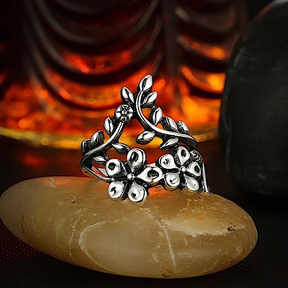 Silver flower vine knuckle ring set πΊ - Picture 10 of 11